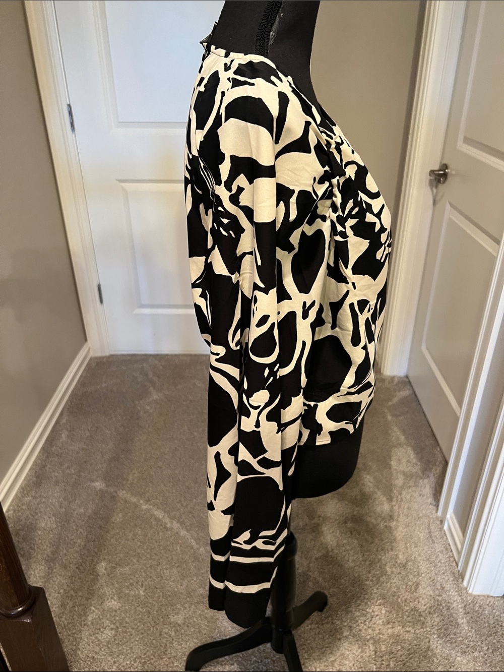 Black & White Wrap-Style Abstract Print Blouse - Picture 7 of 11
